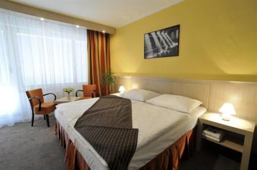 фото отеля Hotel Krystal Hodonin