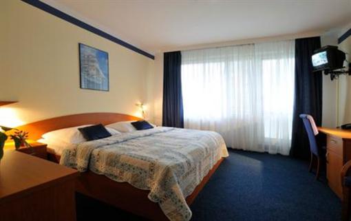 фото отеля Hotel Krystal Hodonin