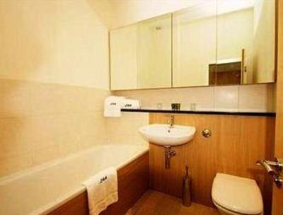фото отеля Luton Airport Accomodation