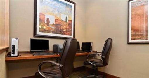 фото отеля BEST WESTERN Fernie Mountain Lodge
