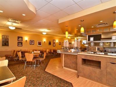 фото отеля BEST WESTERN Fernie Mountain Lodge