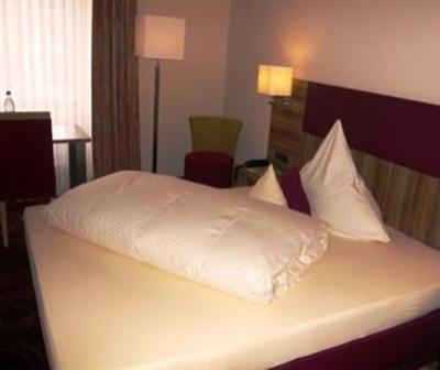фото отеля Hotel Zur Linde Hanau