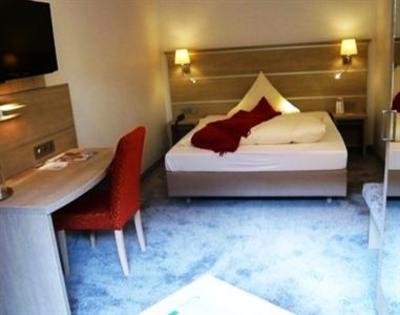 фото отеля Hotel Zur Linde Hanau