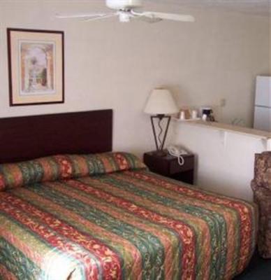 фото отеля American Inn & Suites Pomona