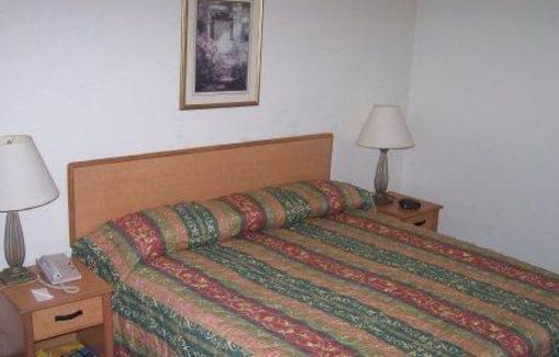 фото отеля American Inn & Suites Pomona