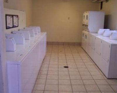 фото отеля American Inn & Suites Pomona