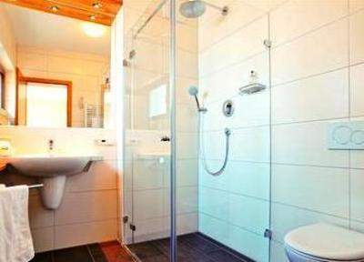 фото отеля Gasthof Hotel Zum Hirsch