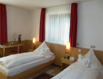фото отеля Gasthof Hotel Zum Hirsch