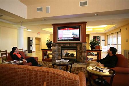 фото отеля Hampton Inn & Suites Woodland