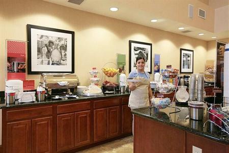 фото отеля Hampton Inn & Suites Woodland