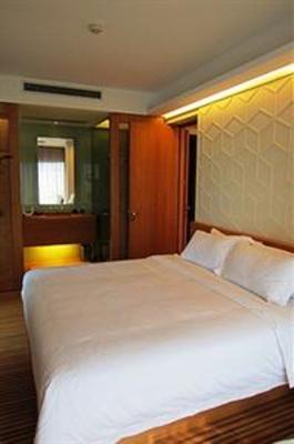 фото отеля Chengdu H Hotel Riverside