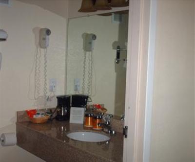 фото отеля 3 Palms Inn & Suites