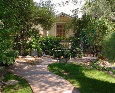 фото отеля Verde River Rock House Bed and Breakfast
