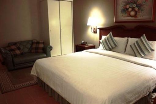 фото отеля East Asia Royale Hotel