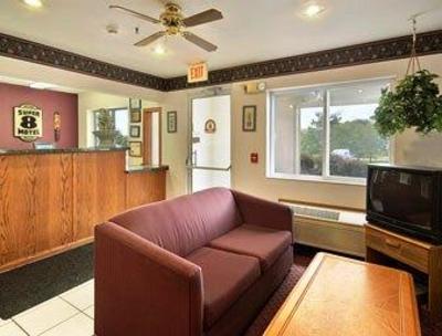 фото отеля Super 8 Motel Bettendorf