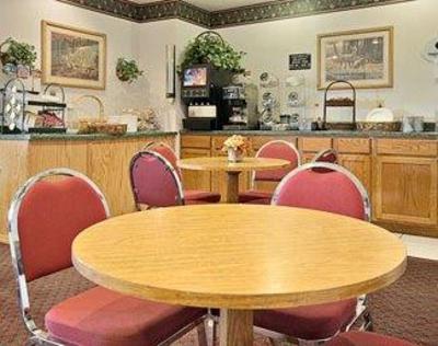 фото отеля Super 8 Motel Bettendorf