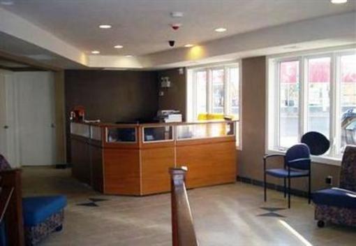 фото отеля Econo Lodge Inn & Suites Drumheller