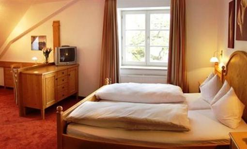 фото отеля Landhotel Hirsch
