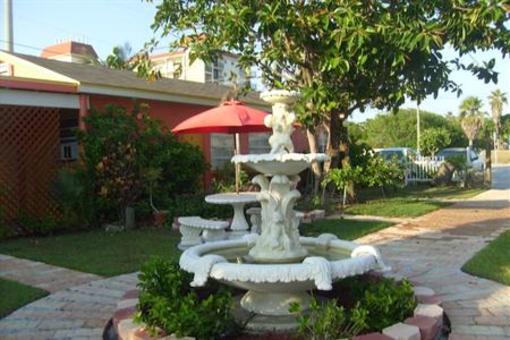 фото отеля Dolphin Inn