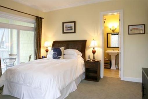 фото отеля Water's Edge Inn