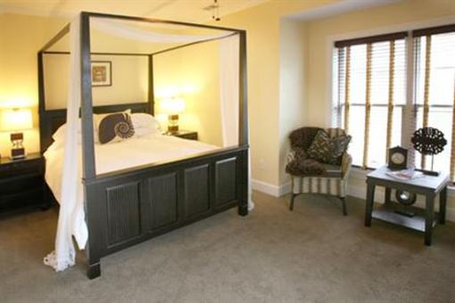 фото отеля Water's Edge Inn