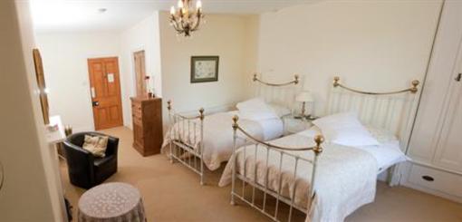 фото отеля Tremadart House Bed & Breakfast Duloe Looe