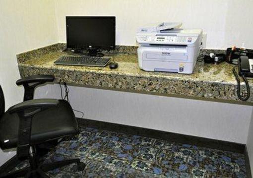 фото отеля Comfort Suites Oil Center