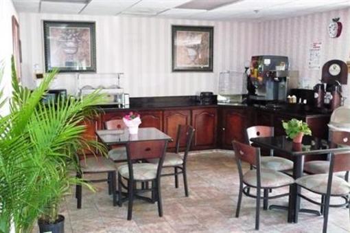фото отеля Best Western Dawson Village Inn