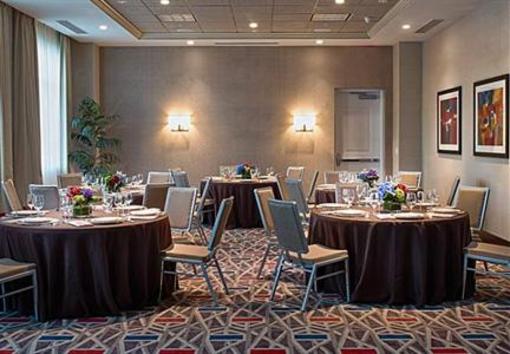 фото отеля Residence Inn Boston Logan Airport Chelsea