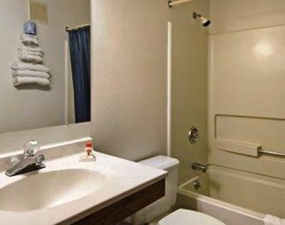 фото отеля Super 8 Motel Warrensburg Lake George