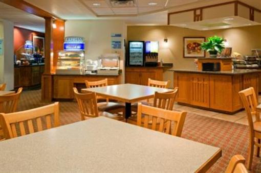 фото отеля Holiday Inn Express Worthington