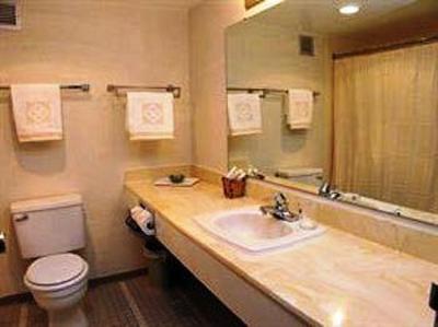 фото отеля Denver's Best Inn and Suites