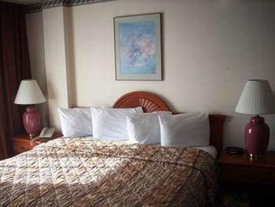 фото отеля Denver's Best Inn and Suites