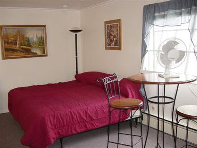 фото отеля Downtown Log Cabin Hideaway Bed and Breakfast - Fairbanks, Alaska