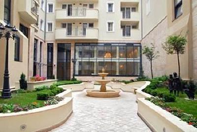 фото отеля Queen's Court Hotel & Residence
