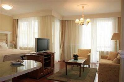 фото отеля Queen's Court Hotel & Residence
