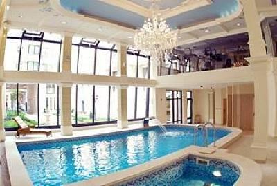 фото отеля Queen's Court Hotel & Residence