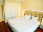 фото отеля Queen's Court Hotel & Residence