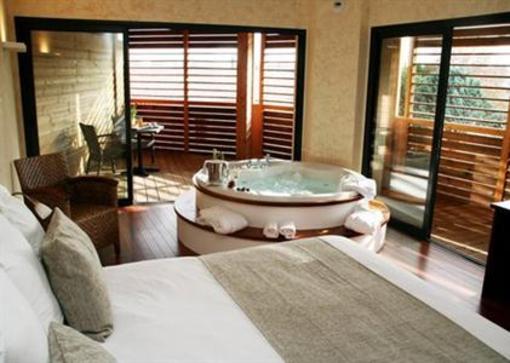 фото отеля Clarion Suites Narbonne Ile Du