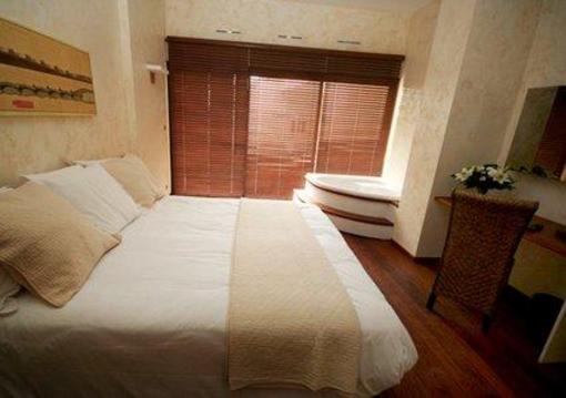 фото отеля Clarion Suites Narbonne Ile Du