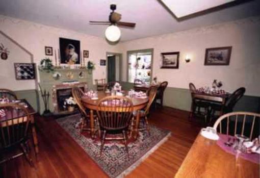 фото отеля Colonial House Inn