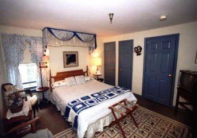фото отеля Colonial House Inn