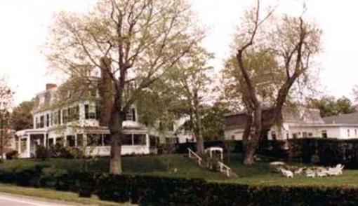 фото отеля Colonial House Inn