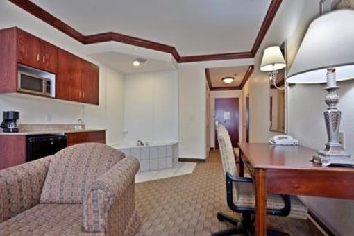 фото отеля Holiday Inn Express Hotel & Suites Spring Lake (North Carolina)