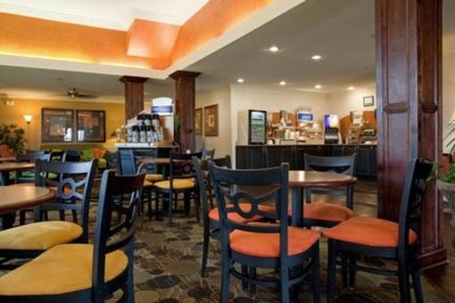 фото отеля Holiday Inn Express Hotel & Suites Spring Lake (North Carolina)