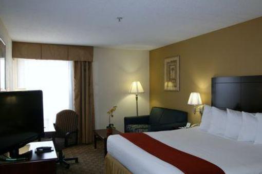 фото отеля Holiday Inn Express Hotel & Suites Spring Lake (North Carolina)