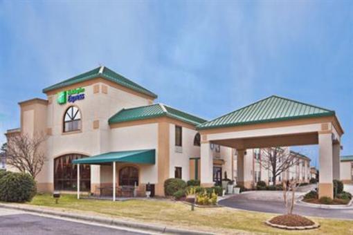 фото отеля Holiday Inn Express Hotel & Suites Spring Lake (North Carolina)