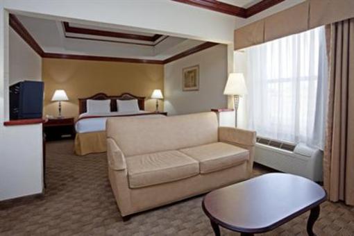 фото отеля Holiday Inn Express Hotel & Suites Spring Lake (North Carolina)
