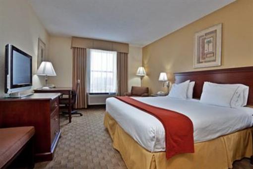 фото отеля Holiday Inn Express Hotel & Suites Spring Lake (North Carolina)