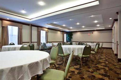 фото отеля Holiday Inn Express Hotel & Suites Spring Lake (North Carolina)